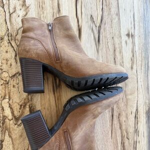 Clarks Verona Trish Fashion Boot, Dark Tan Leather, Women’s US 9